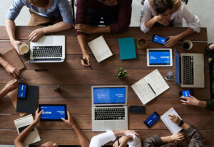 تصمیم‌گیری داده‌محور در استارتاپ‌ها: مزیت رقابتی برای رشد پایدار